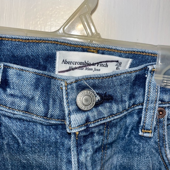 NWOT ABERCROMBIE & FITCH High Rise Mom Jean in Medium Wash Size 28/6R - Picture 8 of 11